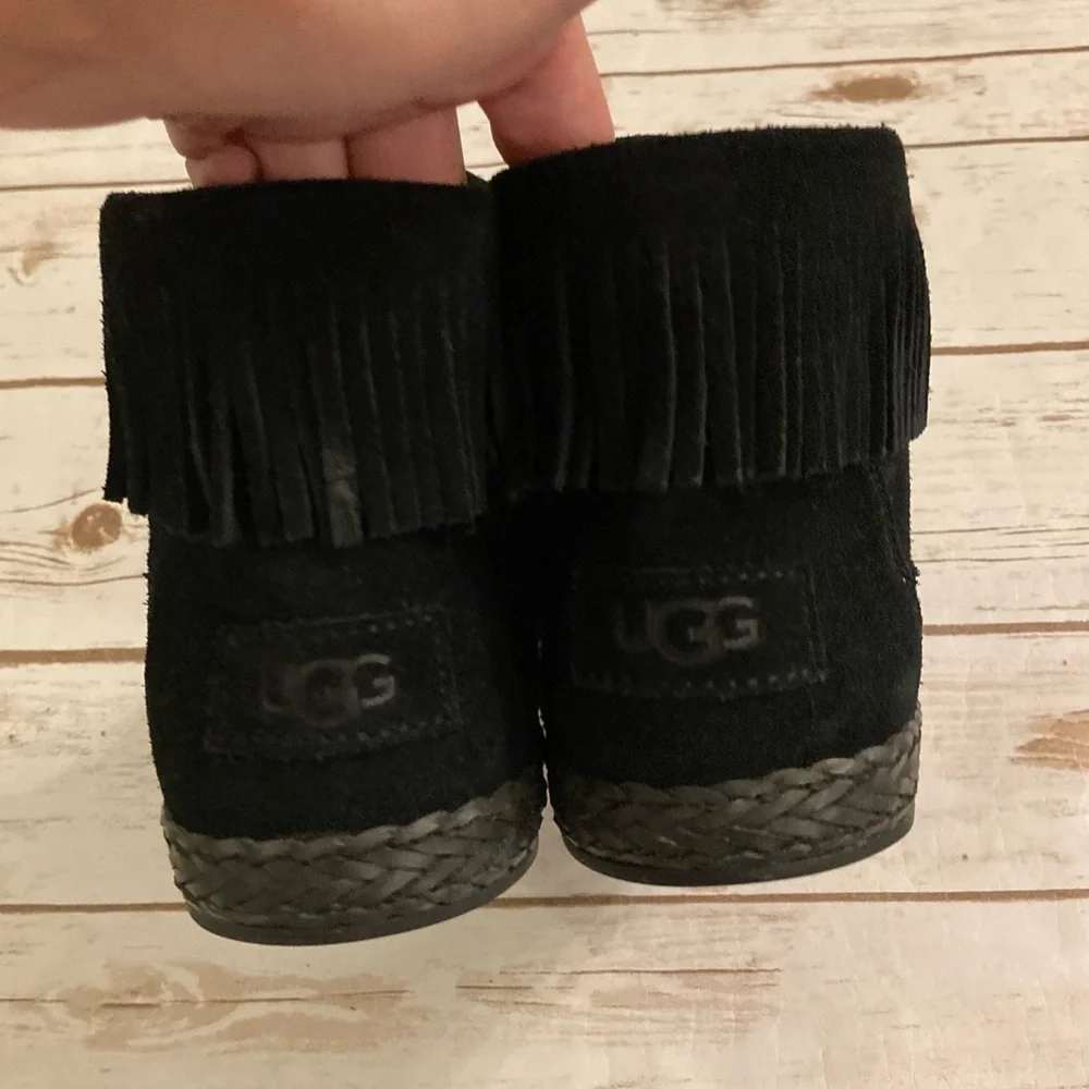UGG Kennadi Fringe Ankle Moccasin Booties Black Suede Size 6.5